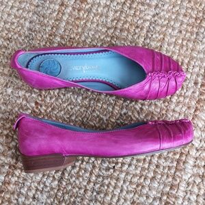 Everybody by B.Z. Moda fuchsia leather shoes